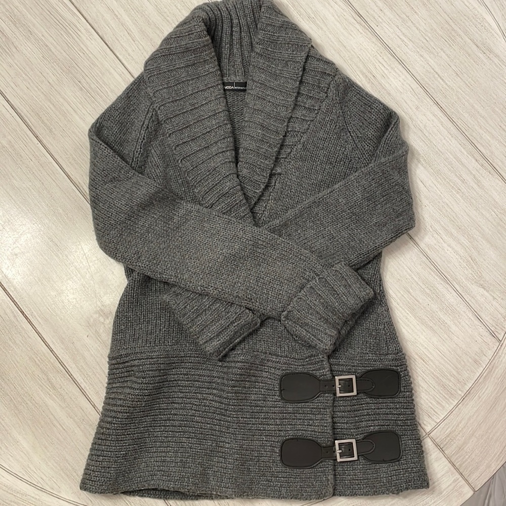 MODA International sweater